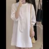 Abiti casual abito bianco rotondo per donne in primavera ed estate 2024 versione coreana corta aderente 3/4 manica