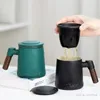 Tasses 1pc 400 ml de thé créatif de séparation de l'eau Coupe en céramique Haute couleurs Masse de bureau avec filtre cadeau de couverture