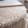 Table décorative creux nappe à crochet beige