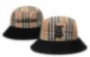 Luksusowy designer baseballowy czapki czapki casquette luksusa unisex litera b wyposażona w męską torbę na kurz mody słoneczne mężczyznę Kobiet Hats B3-19