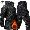 Camo multi-pocket tactische sets mannen militair fleece warme capuchon jacket+leger rechte lading broek 2 pc's pak winter soft shell set