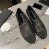 Espadrilles Женские дизайнерские туфли туфли круглые пальцы с ярко -плицей