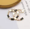 20Color 18k Gold Plated Letters Brosches Small Sweet Wind Women Luxury Brand Designer Crystal Pearl Brooch Pins Metal Smycken Fashion Accessories Gift