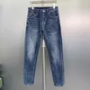 Mäns jeans designer kvalitet europeisk skönhetshuvud tryckt säsongsmässiga tvättade mäns jeans mångsidiga elastiska smala passformar små raka benbyxor 9qre h77f