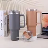 Kupalar 1pc 40oz Paslanmaz Çelik Tumbler Renkli Saplı Bi Kapasiteli Bira Mu Yalıtımlı Su Şişesi Açık Kampin Kupaları Kapalı FY5528 SS1220 L49