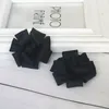 Dekorativa blommor 10 st 6 cm handgjorda satin tyg rose blomma bröllop klänning brosch diy tillbehör kläder sy applikation