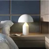 Bordslampor Creative Mushroom Led Lamp Modern Luxury Gold Nordic Art Decoration Eye Protection Living Room Bedhead High-end