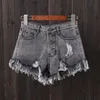 Koreańskie dżinsowe szorty S6xl Women Summer Fashion Torn Krawędzi Zgrane dziury luźne spodnie swobodne krótkie dżinsy 240409