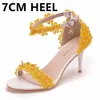 Chaussures habillées Crystal Queen Nouvelle Arrivée Femmes Sandales Summer High Heels Lace Peep Toes Backle Strap Lady Party Stiletto White Sandalia H240409 30EX