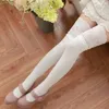 Femmes chaussettes sexy les médias se lacent le genou long sur les cuisses de cuisse de la cuisse des filles de mode Filles de mélange chaud collants noir blanc