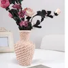 Vase Imitation Rattan Vaseテーブルフラワーアレンジメントコンテナ家庭用装飾装飾品用のリビングルームプラスチック（白）