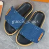 Designer tofflor pool kudde glider män sandaler kvinnor plattform toffler klassisk märke sommar strand scuffs platt komfort mule denim präglad mjuk sandal kudde bild