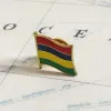 Mauritius National Flag Stickerei Patches Abzeichenschild und quadratische Form Pin Ein Set auf der Stoff Armband Rucksack Dekoration