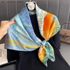 Schals 2023 Neue Druckseide Satin Muslim Schal Luxus 90 cm Schal Wrack Halshirte Weibliche Wraps Echarpe Bandana Hijab Head Scarve Gift240409