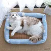 Camas de gato móveis de verão Cama de gato almofada de seda de seda fria tapete de estimação de gato pequeno gato de gato cama dormindo ninho de sofá respirável de resfriamento