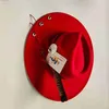 Weitkrempeln Hats Eimer Hats Retro Wildleder Fedora Hut für Frauen Feder Accessoires Fedora Hats Church Jazz Kaps Panama Fashion Party Hüte Herbst 2024 Y240409