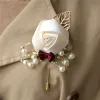 Boutonniere Revers Pins Hochzeit Corsage Anzug Knopfloch Seidenrosen Gold Blätter Männer Frauen Brosche Blumen Mariage Accessoires