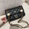 22K İnci Zincir Çanta Şık Kadın Omuz Çantası Deri Elmas Altın Donanım Metal CC Tokalı Lüks Çantası Matelasse Zincir Crossbody Çanta Makyaj Çantası Çanta 18/22cm