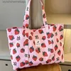 Andra väskor Kopplingsväskor Strawberry Print Tygväska stor kapacitet axelväska kvinnor söt handväska shoppingväska
