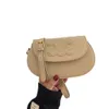 O designer de bolsa de couro vende bolsas novas femininas a 50% de desconto para mulheres bages crossbody de moda e versátil verão novo ombro único