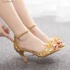 Klänningskor Crystal Queen Woman Peep Toe Stiletto Thin High Heels Lady Sexig Rhinestone Wedding Gold Diamond Flower Ankle Strap Sandaler H240409