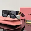 Kadınlar için Büyük Boy Güneş Gözlüğü Tasarımcı Kadınlar İçin Güneş Gözlüğü İçi Boş Harfler Gözlükler Tam Çerçeve Lüks Güneş Cam Square Polarize Lens Yaz Goggle Adumbral