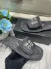 2024 Ny stildesigner tofflor Sandaler toppkvalitet lyx kvinnors material kardborrband party mjuk rumsplattform slip-on stor storlek 35-42 gai gratis frakt