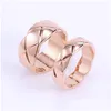 Bands Sonneurs Love Women Men Ring Designer Bijoux de mode Titanium en acier Single Grille avec diamants couple décontracté Gold Gold Sier Rose OT3SW