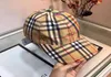 Designer Burbberies Ball CPAS New England Plaid Rainbow Men039S Women039S Universal Baseball Cap Plaid mångsidig fyra säsong4199440