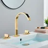 Messing gepolijste gouden badkamerbassin kraan wijdverbreide wastafel kranen dubbele handgrepen dek gemonteerd warm en koud water mixer tap