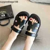 Chypres sandals pantoufles de femmes sandales chypress chypress chypress hdrag les hommes et les femmes portent du velcro en cuir pour les couples décontractés ont le logo 8092