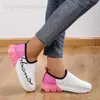 Buty swobodne nowe trampki dla kobiet wygodne mody mody swobodne buty na platformie Female Sport Flats buty wulkanizowane zapatos t240409