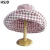 Sommarkvinnor fördubblar bomullslinne Plaid Sun Hat Elegant Big Wide Brim Foldbar Antiuv Beach Floppy Hats Flat Caps Bob240409