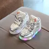 Zapatillas de dibujos dibujos animados lindos zapatos zapatos luminoso cesta de zapatillas de zapatillas led brillante