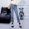 Women's Jeans Designer 24 Early Spring New Light Color Elastic Letter Embroidered Back Bag High Waist Slim Fit Versatile Denim 9 Pencil Pants NGXU