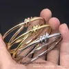 Designer de haute qualité pour le bracelet à arc torsadé en diamant complet de Tifancy avec luxe léger et avancé d'origine 1to1 avec un vrai logo