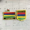 Mauritius National Flag Stickerei Patches Abzeichenschild und quadratische Form Pin Ein Set auf der Stoff Armband Rucksack Dekoration