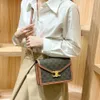 O designer de bolsa de couro vende bolsas femininas novas a 50% de bolsa de couro com desconto para feminino elegante e versátil um ombro crossbody small quadrado
