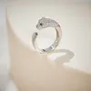 Van Bracelet Cartr Nieuwe gepersonaliseerde luipaardring S925 Verzilde smalle halve diamant luipaard Kop open ring voor mannen en vrouwen