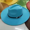 Chapéus de aba larga Chapéus de balde Classic Felt Fedora Hat For Men Mulheres Britânicas Estilo Vintage Hat Gold Belt Acessório Panamá jazz grande chapéu de abanamento outono Inverno Y240409