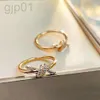 Desginer Tiffanybracelet Tiffanie T Famiglia anello del nodo di temperamento semplice per donne 925 anello di fiocco con diamante in oro in argento in argento sterling