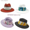 Breda randen hattar hink hattar klassiska fedora hatt panama jazz hatt män kvinnor färgglada silkes halsduk accessoarer enkla mångsidiga filt hatt fedora party hatt y240409