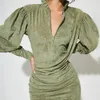 Lässige Kleider stilvolles Temperamentkleid Herbst High-End-Falten-Falten-V-Ausschnitt Reißverschluss Design Frauen Samt langärmeliges, schlankes Mini