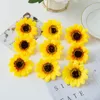 Fleurs décoratives 50 / 100pcs Artificiel Sun Silk Fake Home Decoration Accessoires Scrapbook Scraphique de Noël Couronne