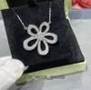 Necclana di design di alta qualità Vancleff per donne Minimalista e Fresh Diamond Hollow Flower Necclace Womens e Minimalist Neckoriginal 1: 1 con logo