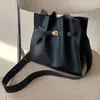 Bola grandes bolsas de bolsas casuais para mulheres designers de luxo moda moda de couro preto ombro preto crossbodbag saco de luxo