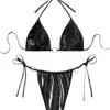 Tasarımcı Kadın Plajı Düşük Elastikiyet ve Yüksek Parlaklıklı Yeni Seksi Bikini Mayo Giyim PU Deri Malzeme Asılı Boyun Küçük Kalp Dekorasyon Dantel Yukarı Stil