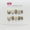 Les ongles faits à la main pressent sur une décoration de fleurs réutilisable artificielle manucuree manucuree wearable xs s m l taille professionnelle art 240328