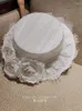 Beretten Franse witte bruiloftshoed Mesh Pearl Decorated Flat Flower Fedoras Elegante damescocktail Fancy Show formele Fedora Cap 2024