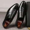 Men schoenen Casual Fashion Mens -jurk voor mannelijke feest sneakers plus size slip op zwart lederen loafer sapato sociale masculino 240407